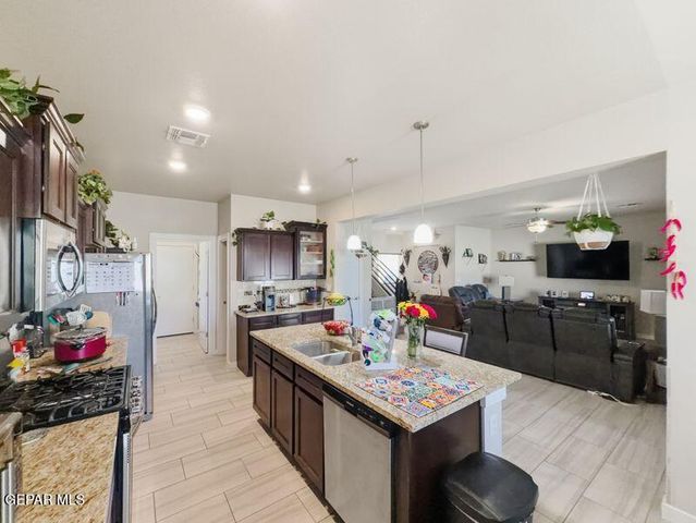 6909 BLACK MESQUITE Drive, El Paso, TX 79934