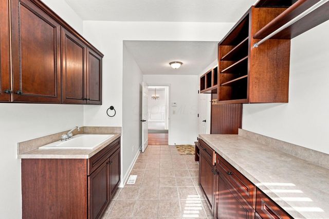 6816 Bishops Wood Drive, New Albany, OH 43054