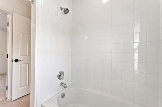 6816 Bishops Wood Drive, New Albany, OH 43054