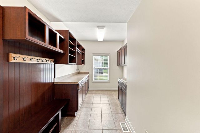 6816 Bishops Wood Drive, New Albany, OH 43054