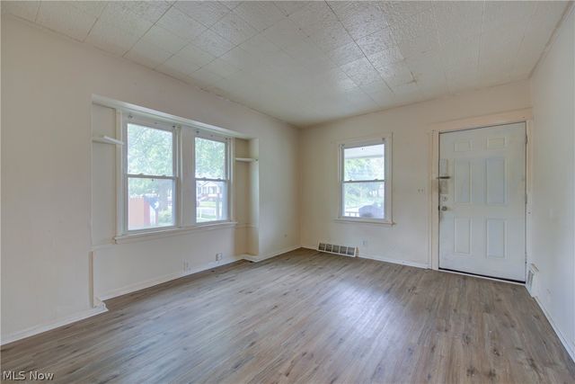 3295 W 56th Street, Cleveland, OH 44102
