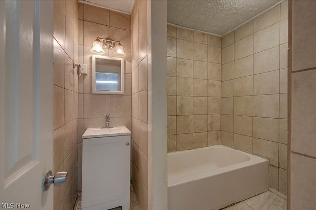 3295 W 56th Street, Cleveland, OH 44102