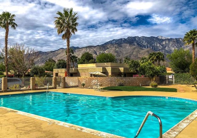 1444 Sunflower Circle N, Palm Springs, CA 92262