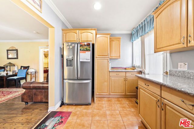 1337 N Whitnall Highway, Burbank, CA 91505