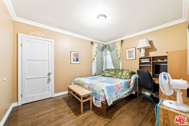1337 N Whitnall Highway, Burbank, CA 91505