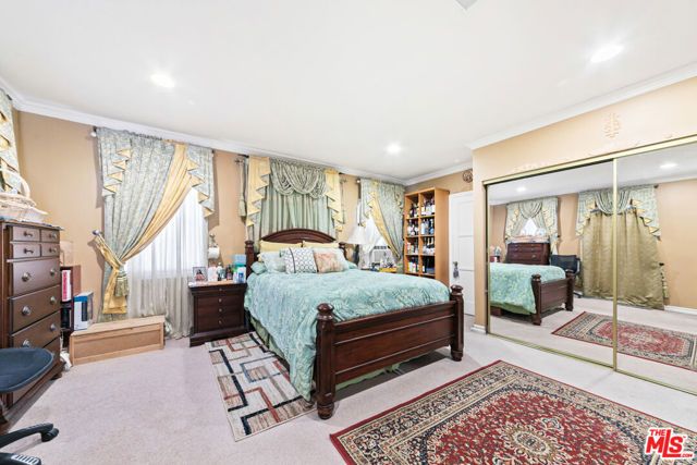 1337 N Whitnall Highway, Burbank, CA 91505