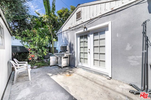 1337 N Whitnall Highway, Burbank, CA 91505