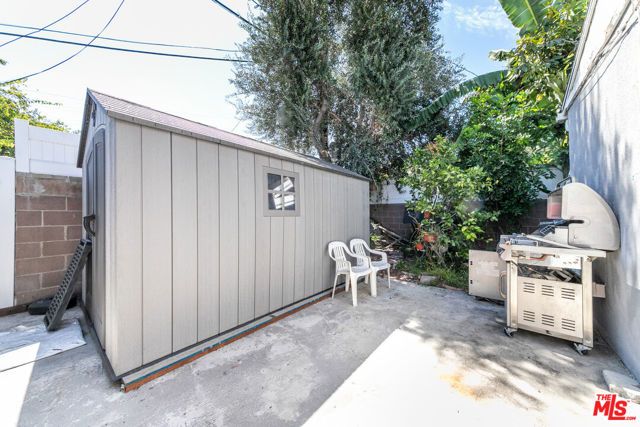 1337 N Whitnall Highway, Burbank, CA 91505