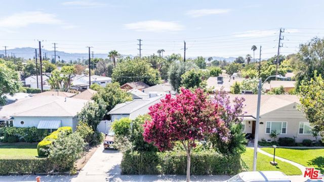 1337 N Whitnall Highway, Burbank, CA 91505