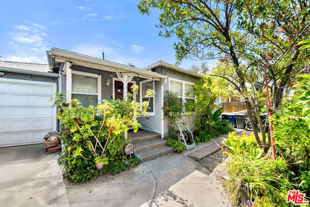 1337 N Whitnall Highway, Burbank, CA 91505
