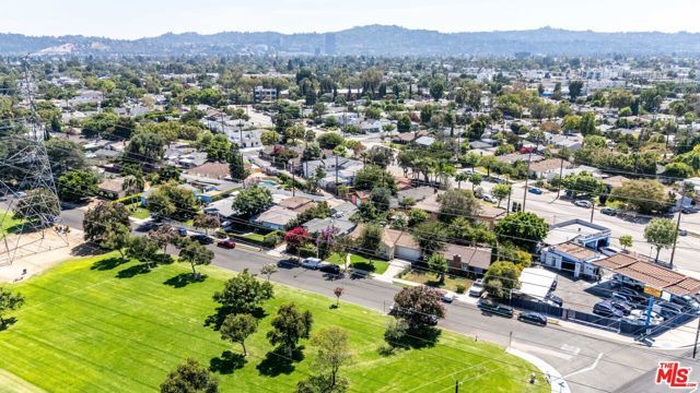 1337 N Whitnall Highway, Burbank, CA 91505