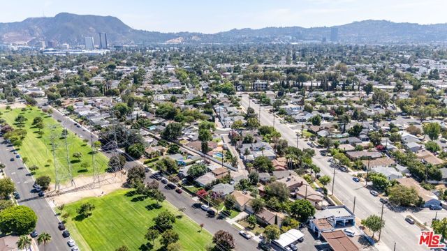 1337 N Whitnall Highway, Burbank, CA 91505