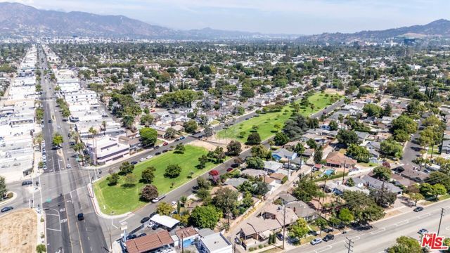 1337 N Whitnall Highway, Burbank, CA 91505