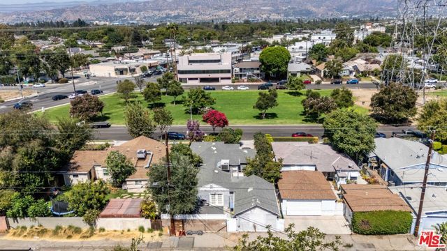 1337 N Whitnall Highway, Burbank, CA 91505