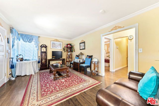 1337 N Whitnall Highway, Burbank, CA 91505