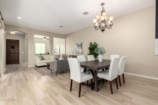 2811 S JEFFRY Street, Gilbert, AZ 85295