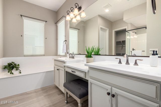 2811 S JEFFRY Street, Gilbert, AZ 85295