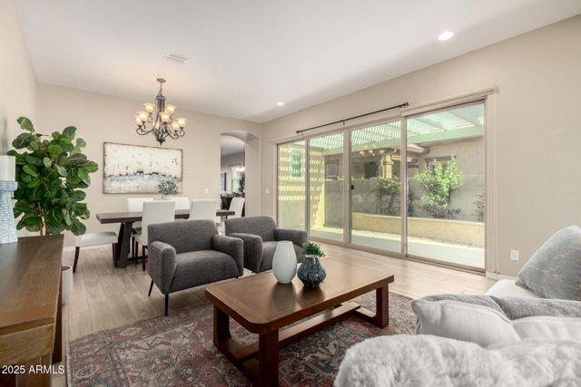 2811 S JEFFRY Street, Gilbert, AZ 85295