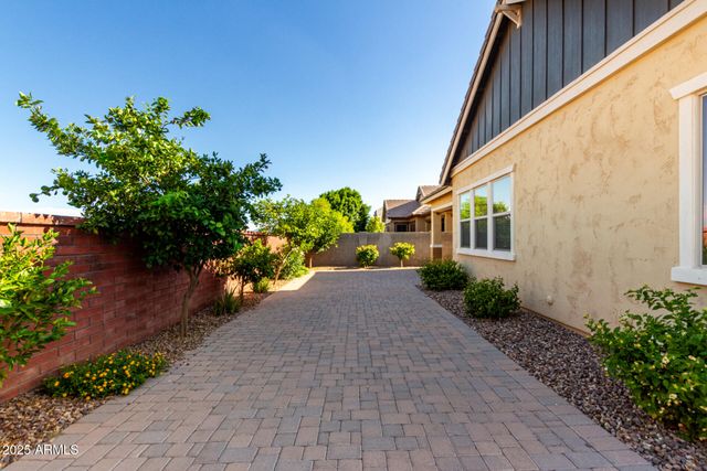 2811 S JEFFRY Street, Gilbert, AZ 85295