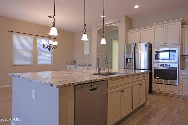 2811 S JEFFRY Street, Gilbert, AZ 85295