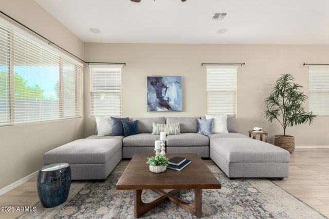 2811 S JEFFRY Street, Gilbert, AZ 85295