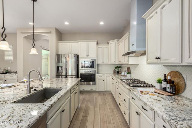 2811 S JEFFRY Street, Gilbert, AZ 85295