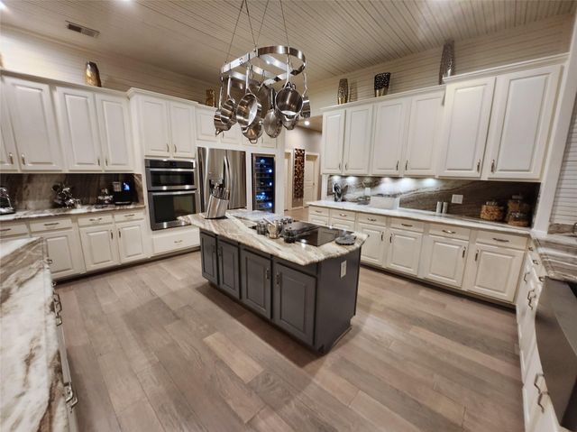 38 Fairway Park, Montgomery, TX 77356