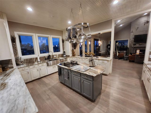 38 Fairway Park, Montgomery, TX 77356