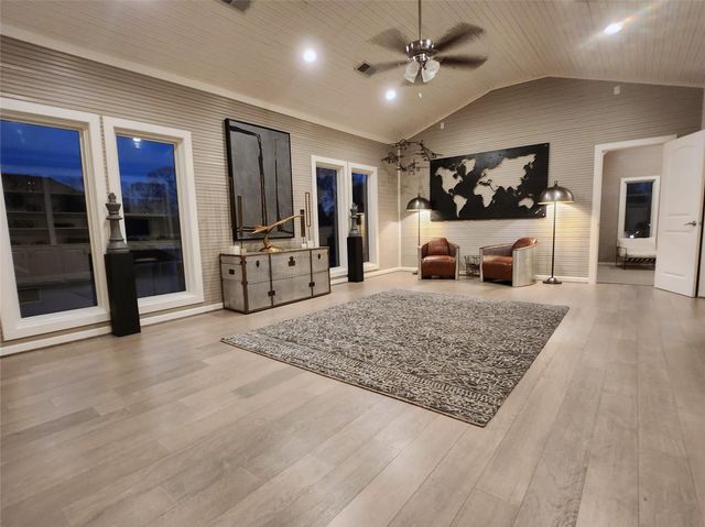 38 Fairway Park, Montgomery, TX 77356