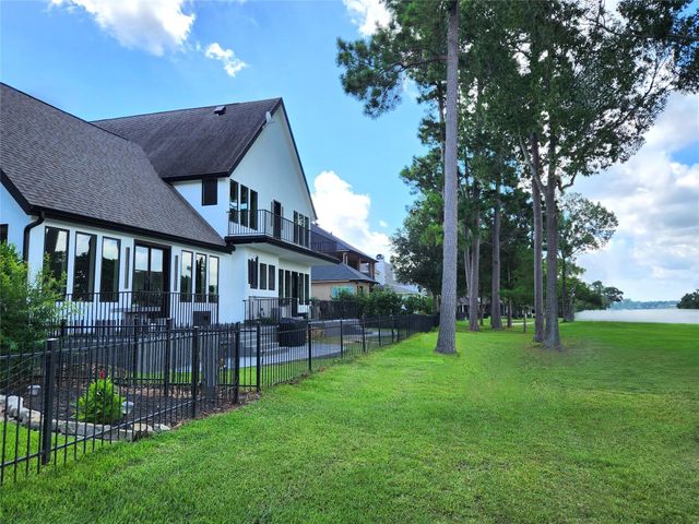 38 Fairway Park, Montgomery, TX 77356