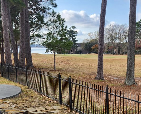 38 Fairway Park, Montgomery, TX 77356