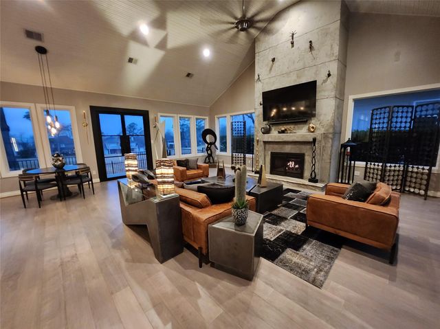 38 Fairway Park, Montgomery, TX 77356