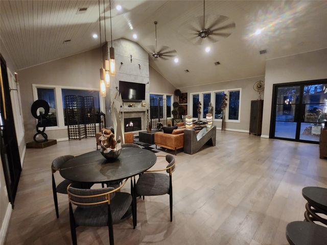 38 Fairway Park, Montgomery, TX 77356