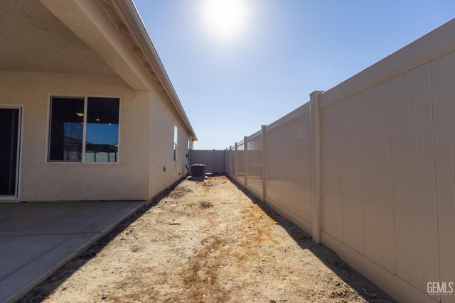 7818 Cherimoya Drive, Bakersfield, CA 93313