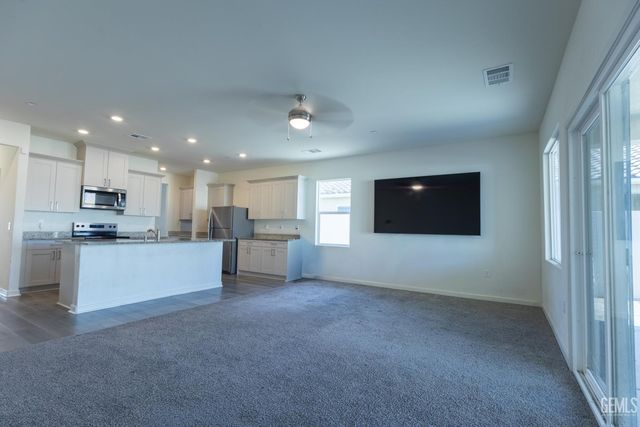 7818 Cherimoya Drive, Bakersfield, CA 93313