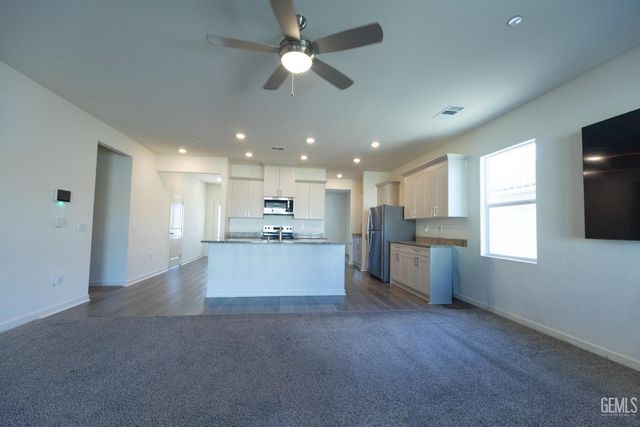 7818 Cherimoya Drive, Bakersfield, CA 93313
