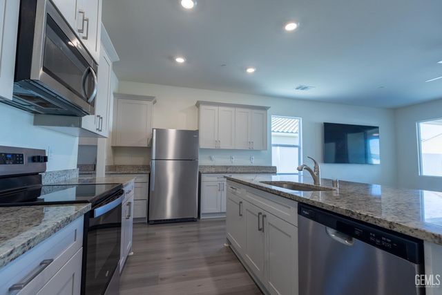 7818 Cherimoya Drive, Bakersfield, CA 93313