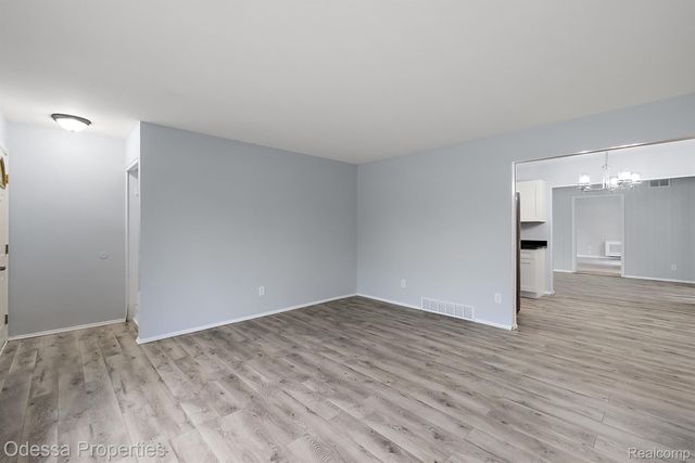 32038 PEMBROKE Street, Livonia, MI 48152
