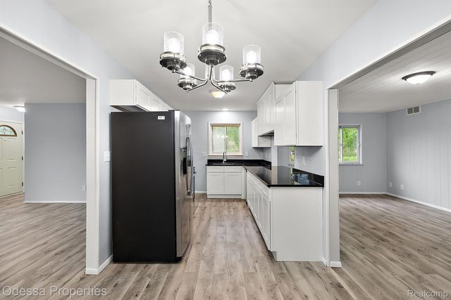 32038 PEMBROKE Street, Livonia, MI 48152