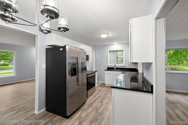 32038 PEMBROKE Street, Livonia, MI 48152
