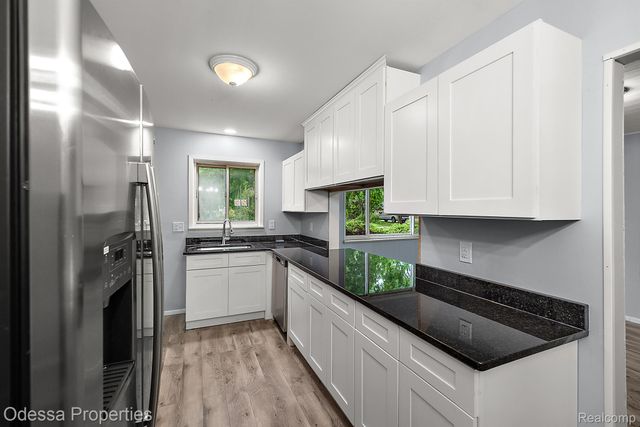 32038 PEMBROKE Street, Livonia, MI 48152