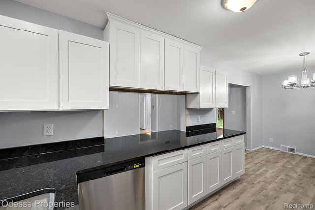 32038 PEMBROKE Street, Livonia, MI 48152