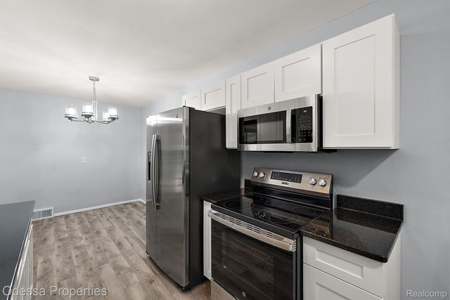 32038 PEMBROKE Street, Livonia, MI 48152