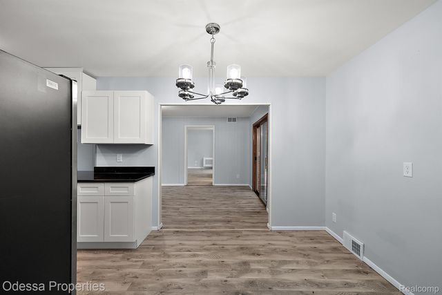 32038 PEMBROKE Street, Livonia, MI 48152