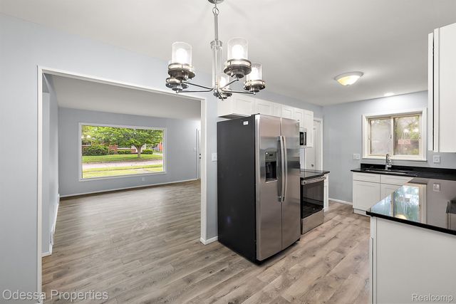 32038 PEMBROKE Street, Livonia, MI 48152