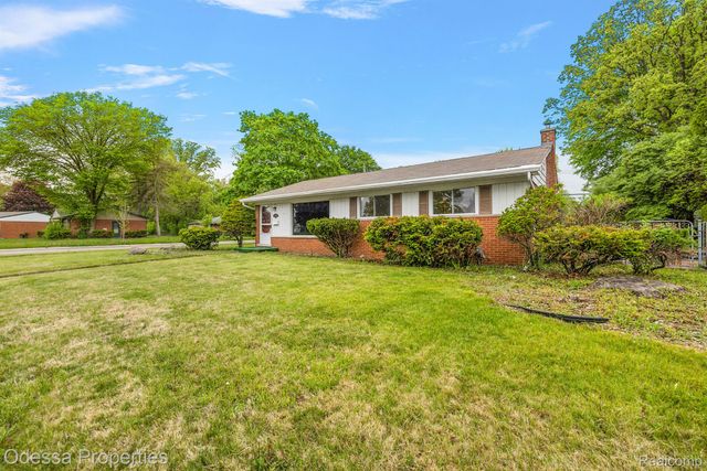 32038 PEMBROKE Street, Livonia, MI 48152