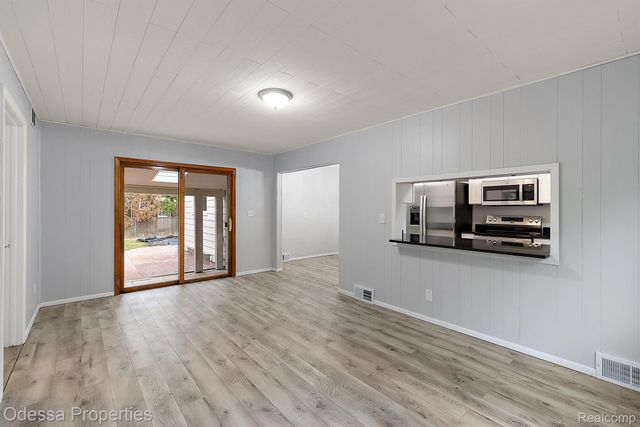 32038 PEMBROKE Street, Livonia, MI 48152