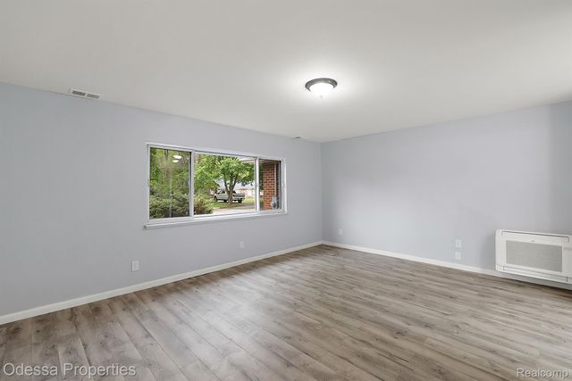 32038 PEMBROKE Street, Livonia, MI 48152