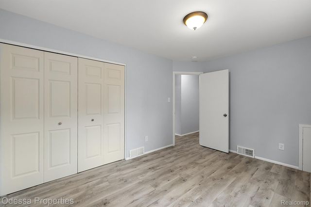 32038 PEMBROKE Street, Livonia, MI 48152