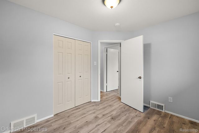 32038 PEMBROKE Street, Livonia, MI 48152